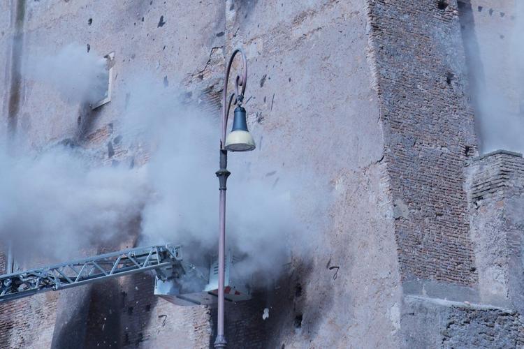 A Rome medieval tower partially collapses, badly injuring a worker and trapping another