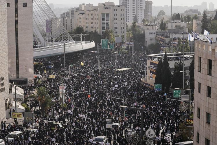 Tens of thousands of ultra-Orthodox Jews protest military draft in Jerusalem