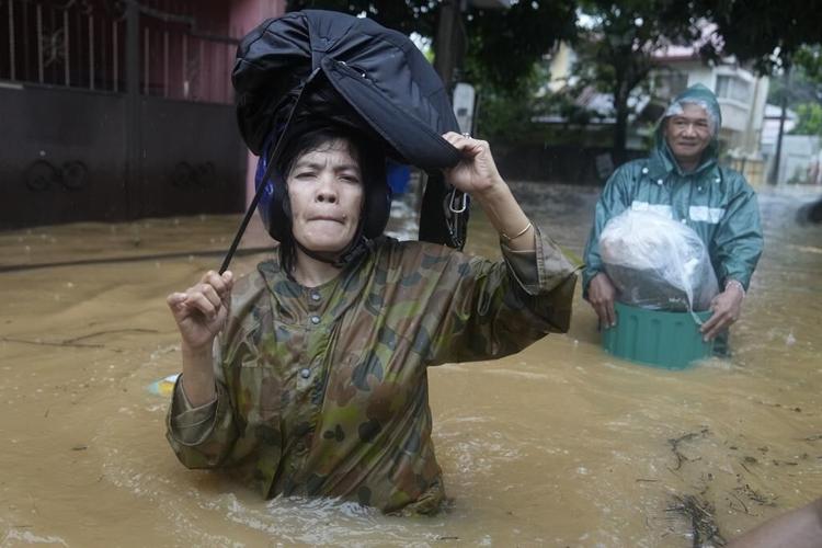 Storm sets off floods and landslides in Philippines, leaving at least 9 dead