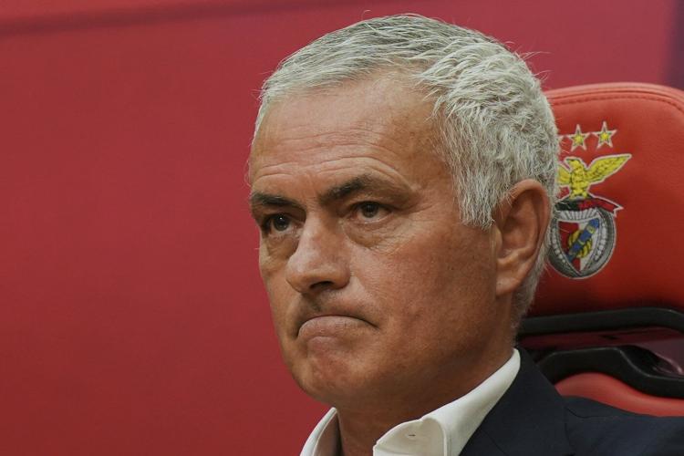 Mourinho enjoys return to Portugal as Benfica wins in his first game