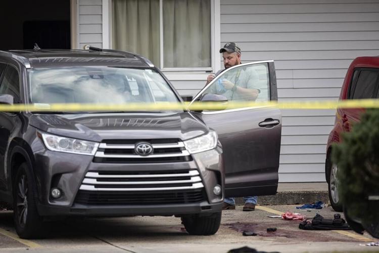 Police: 2 officers slain in Mississippi; shooter also dead