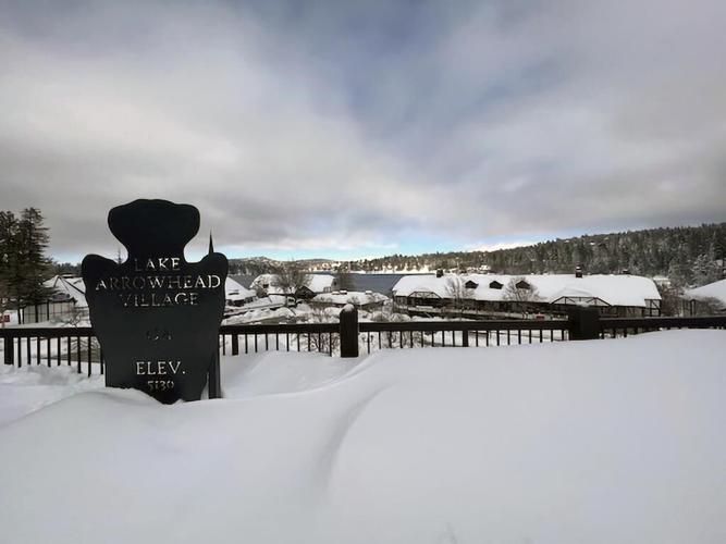 California, beleaguered by earlier storms, gets fresh snow
