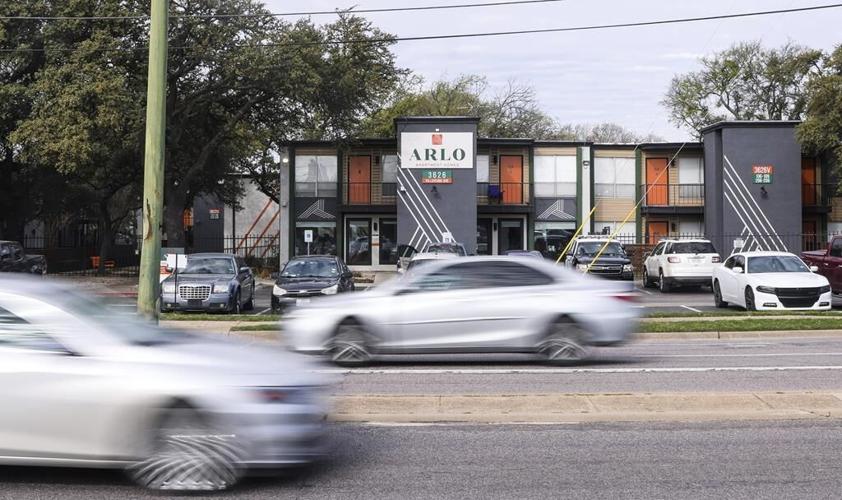 Police: 4 die in shooting at Dallas apartment building
