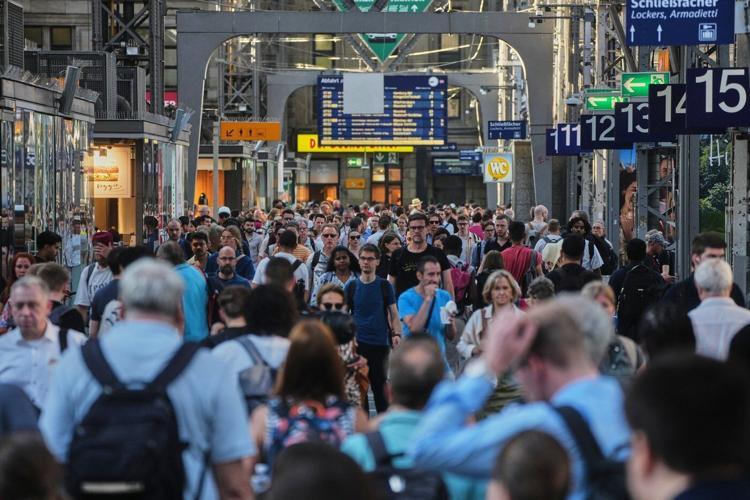 German trains are running after communication outage stranded passengers nationwide