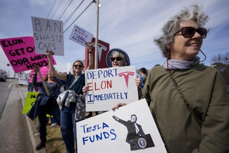 PHOTO COLLECTION: Elon Musk Protests