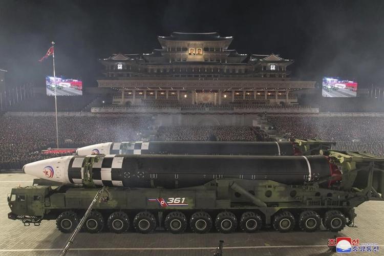 Kim Jong Un shows off daughter, missiles at N. Korean parade