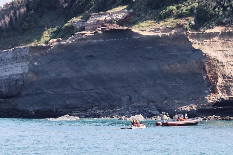 A cliff collapses near Biarritz lighthouse, killing a diver and leaving another missing