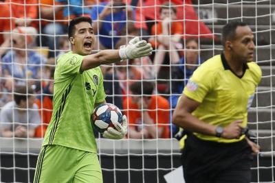 Vancouver Whitecaps sign veteran goalkeeper Adrían Zendejas to contract