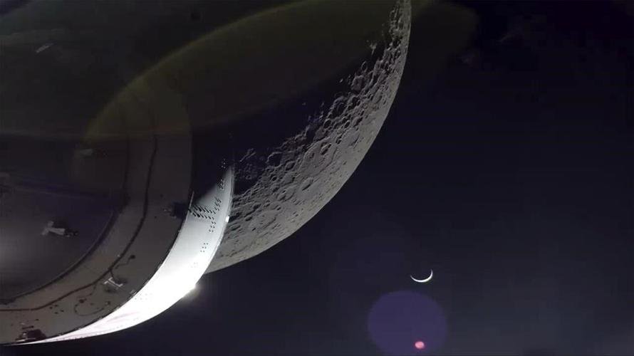 NASA's Orion capsule returning from moon to cap test flight