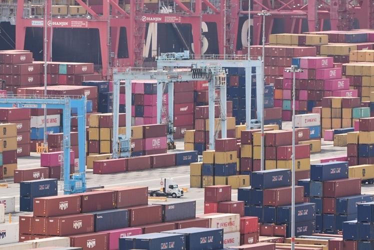 Shipping rates soar as retailers race to beat looming Trump tariffs