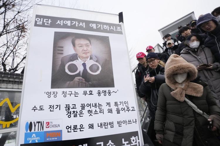 South Korean anti-corruption agency asks police to take over efforts to detain impeached Yoon
