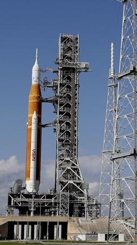 Moon rocket launch looms as NASA evaluates hurricane damage