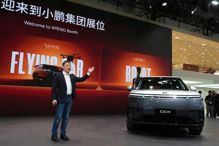 At Beijing auto show, Chinese carmakers flaunt new technologies as global competition heats up