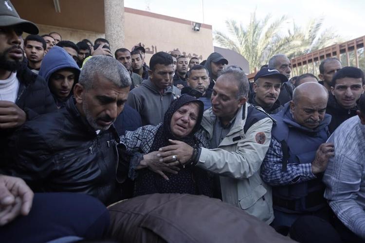3 hostages mistakenly killed by troops had been holding a white flag, Israeli military official says