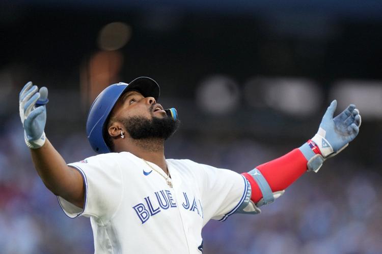 Blue Jays snap six-game losing skid with 2-1 win over struggling Mets