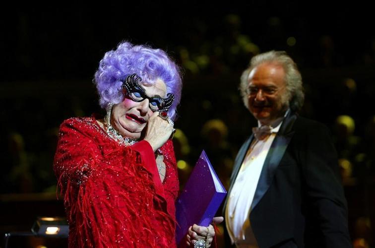 Dame Edna creator Barry Humphries dies in Sydney at 89