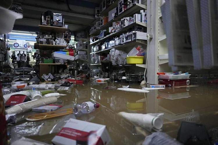 Storm batters Iberian peninsula, causes damage in Lisbon