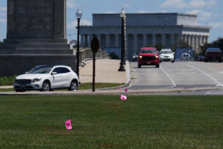 Administration plans intensive, year-round construction schedule for Trump's triumphal arch