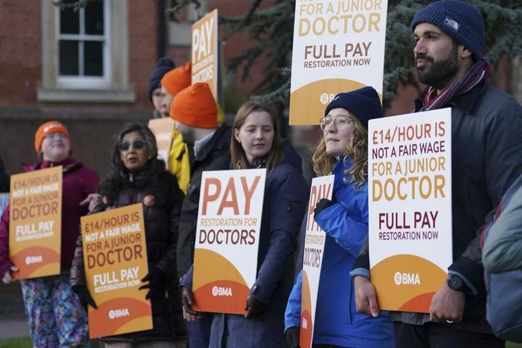 UK junior doctors begin 4-day strike, seeking hefty pay hike