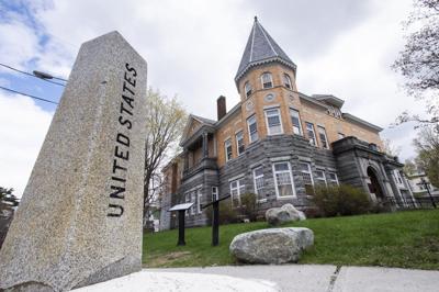 Quebec town says U.S. is limiting ϳԹ access to border-straddling library