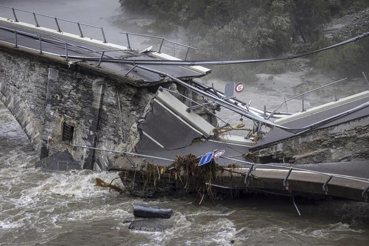 Storms in Switzerland and Italy cause flooding and landslides, leaving at least 4 people dead