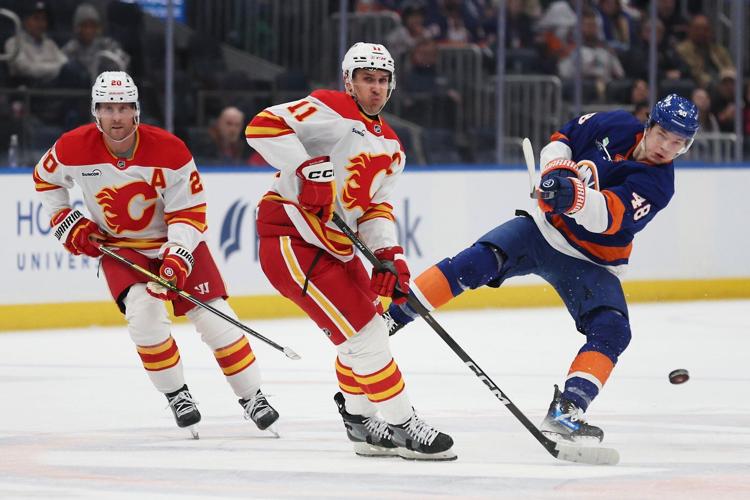 Holmstrom scores twice as Islanders hold on to beat Flames 3-2