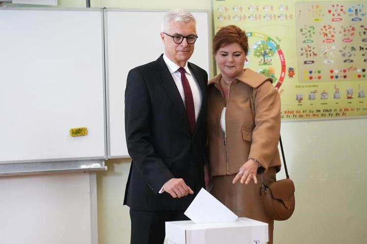 Pro-Western diplomat faces an ally of populist premier in a race for Slovakia's presidency
