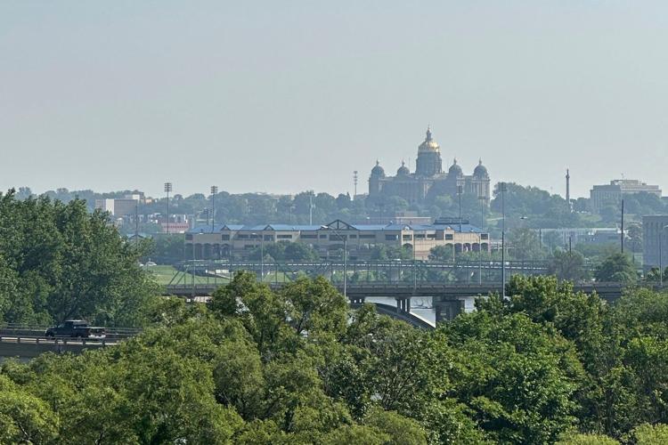 Air quality worsens in eastern US as ɫtv wildfire smoke hangs over Midwest