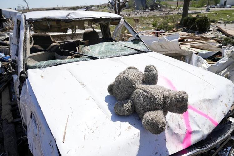 More severe weather moves through Midwest as Iowa residents clean up tornado damage