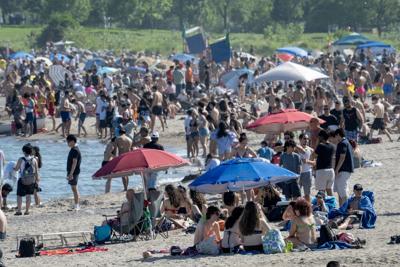 Put down your phone while supervising kids in the water, Lifesaving Society urges