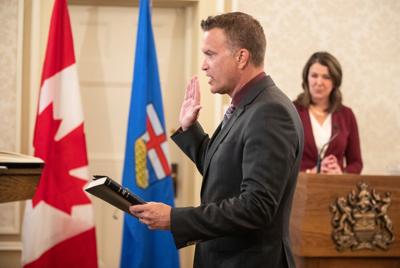 Former Alberta minister calls for government transparency, tables cabinet notes