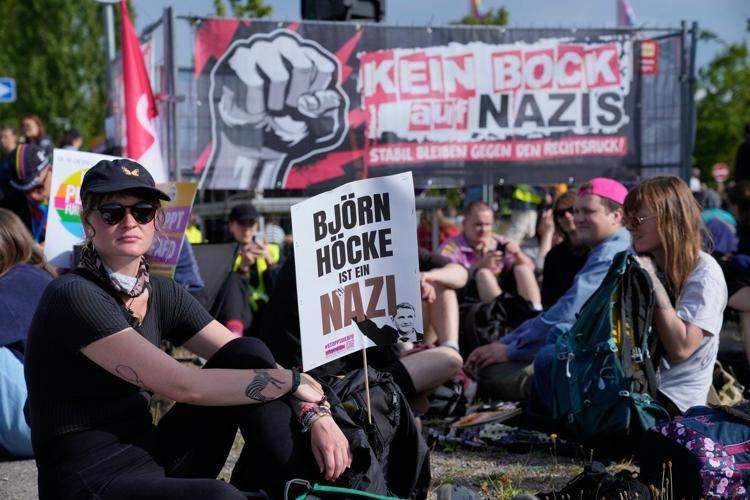 Far-right Alternative for Germany party elects leaders as protesters and police clash