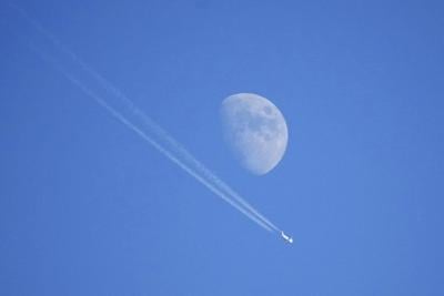 The UK and Google are testing changes to flight paths to tackle aviation's climate impact