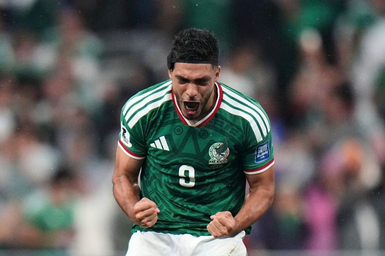 Mexico ends a 40-year knockout drought, beats Ecuador 2-0 to reach the round of 16