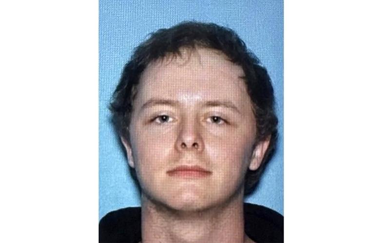 Mississippi jail escapee surrounded, believed dead