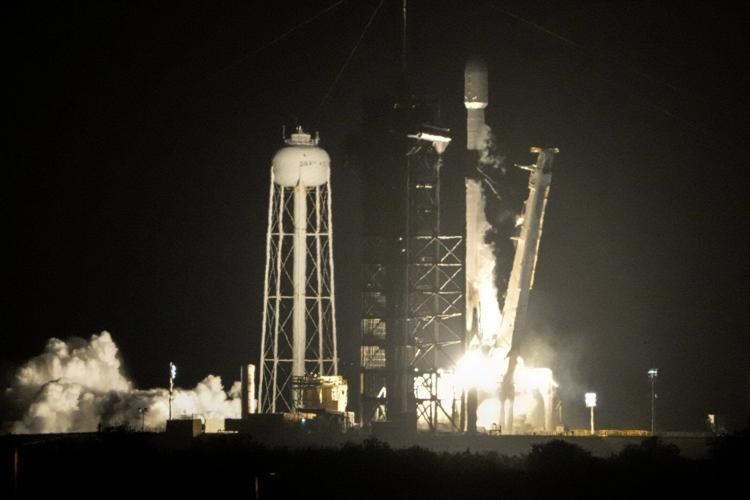 2 private lunar landers head toward the moon in a roundabout journey