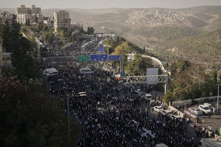 Tens of thousands of ultra-Orthodox Jews protest military draft in Jerusalem