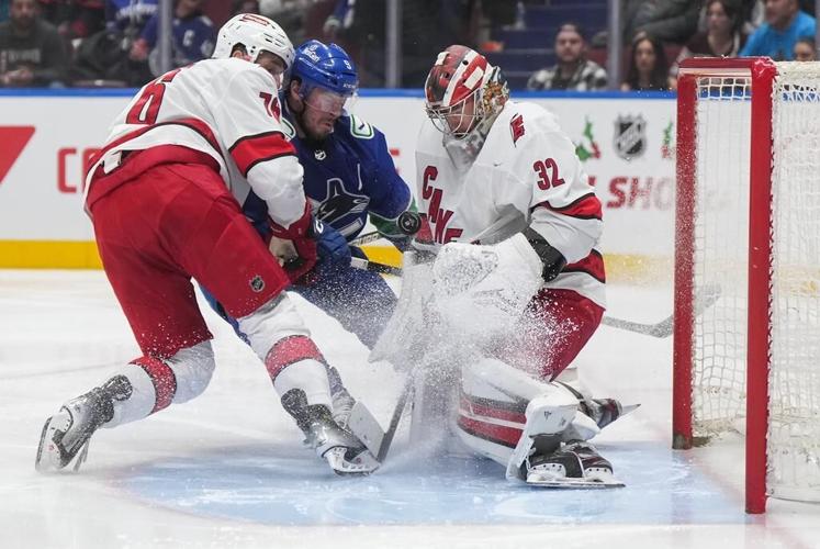 Pickard makes 26 saves for 1st NHL victory in almost 2 years, streaking  Oilers beat Devils 4-1