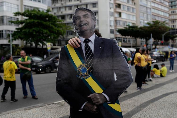 Brazil's Lula and Flávio Bolsonaro kick off their presidential campaigns