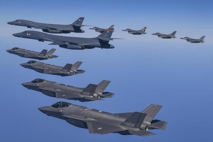 N Korea launches missile into sea amid US-S Korea drills