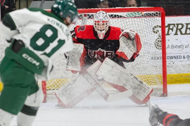UNB men's hockey team wins 30 consecutive games for perfect regular season