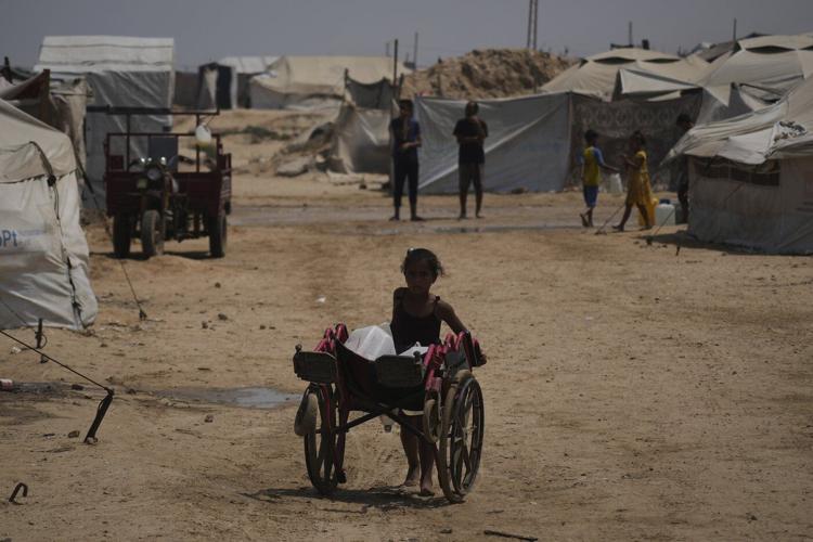 Photos of displaced people in Gaza battling stifling heat amid food and water shortages