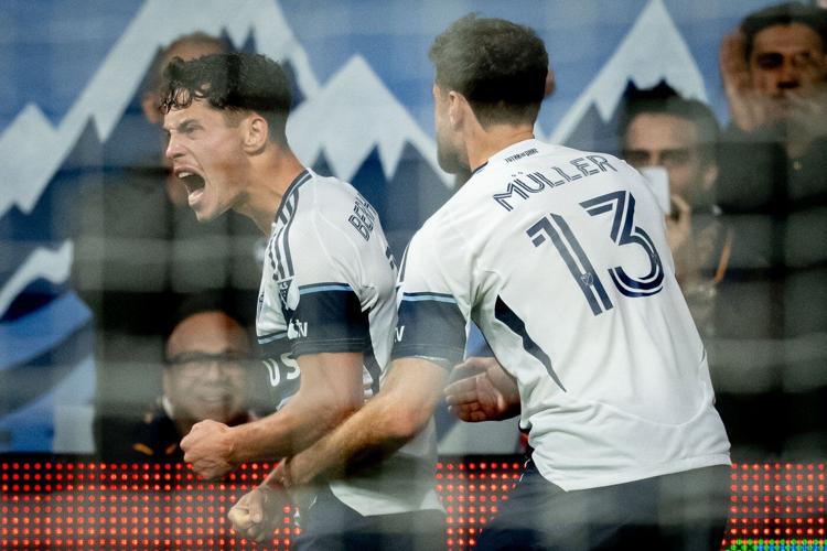 Two late goals lift Whitecaps to 3-2 come-from-behind victory over Timbers