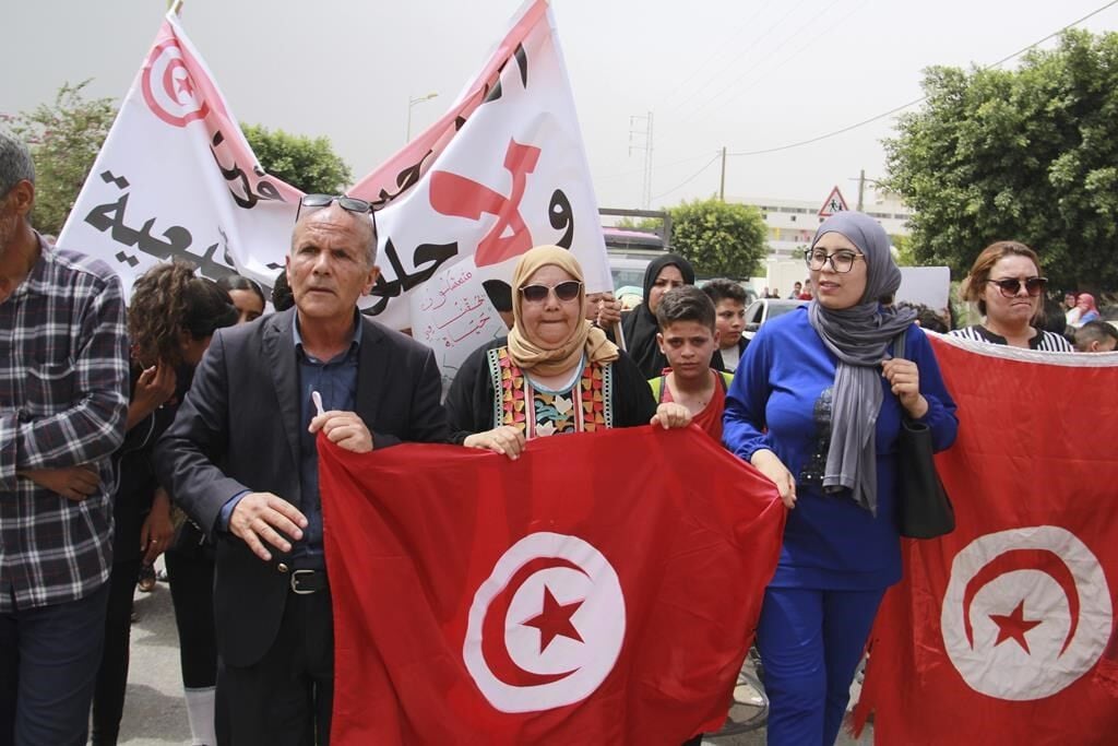 Tunisians Stage Anti-migrant Protest As The Number Of Stranded In ...