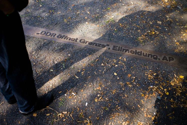 Frieder Reimold, journalist who wrote AP’s iconic ‘East Germany opens borders’ bulletin, dies at 80