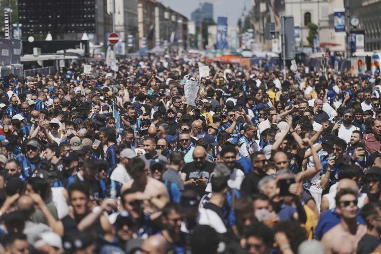 Fans pack Munich before PSG and Inter Milan face off in the Champions League final