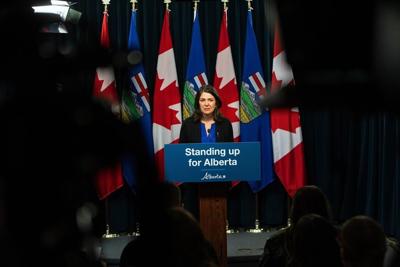 Legal experts say Ottawa unlikely to be 'main combatant' in Alberta sovereignty fight