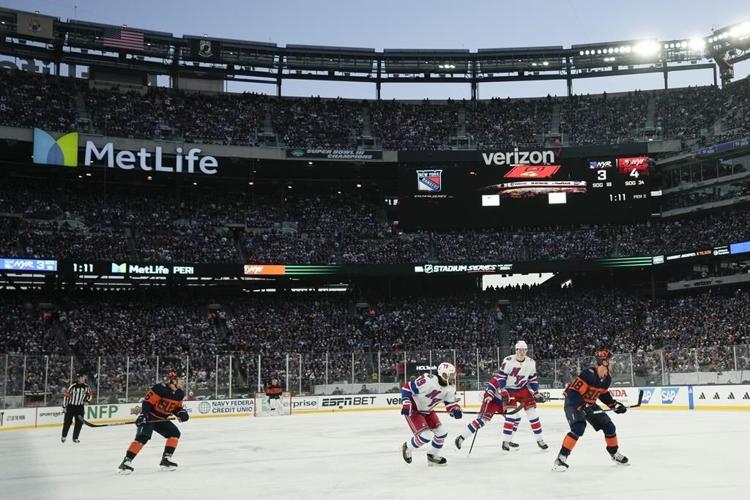 Panarin rallies Rangers to 6-5 win over Islanders in outdoor game at MetLife Stadium