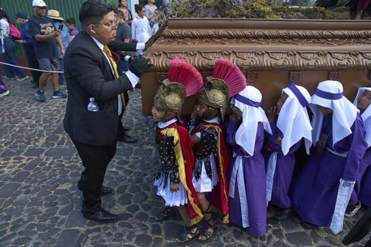 PHOTO COLLECTION: Holy Week Around the World