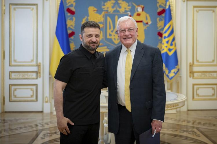 Trump threatens Russia with tariffs and boosts US weapons for Ukraine